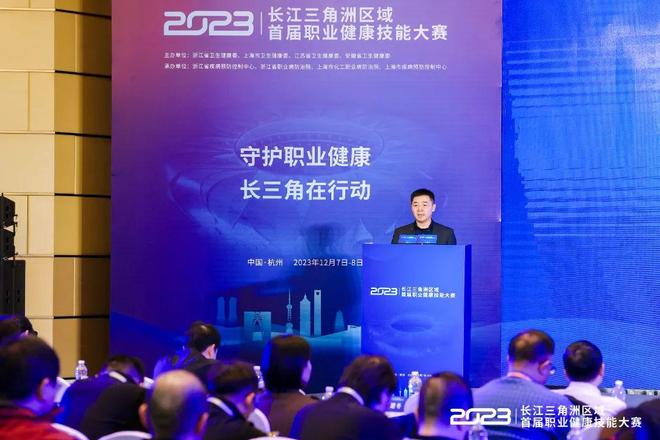 更影响到他 更影响到他