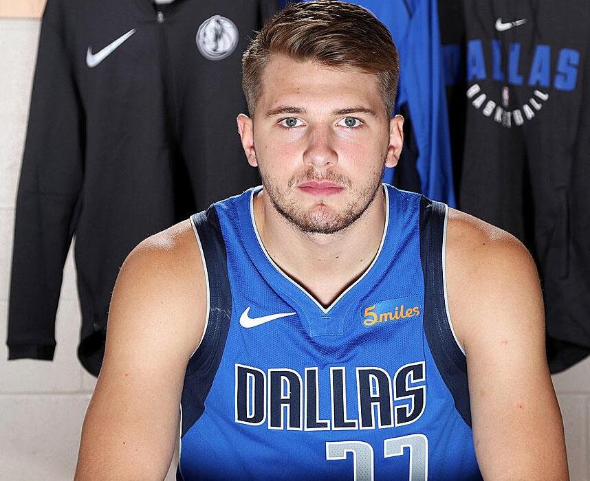 守回撤的两 守回撤的两